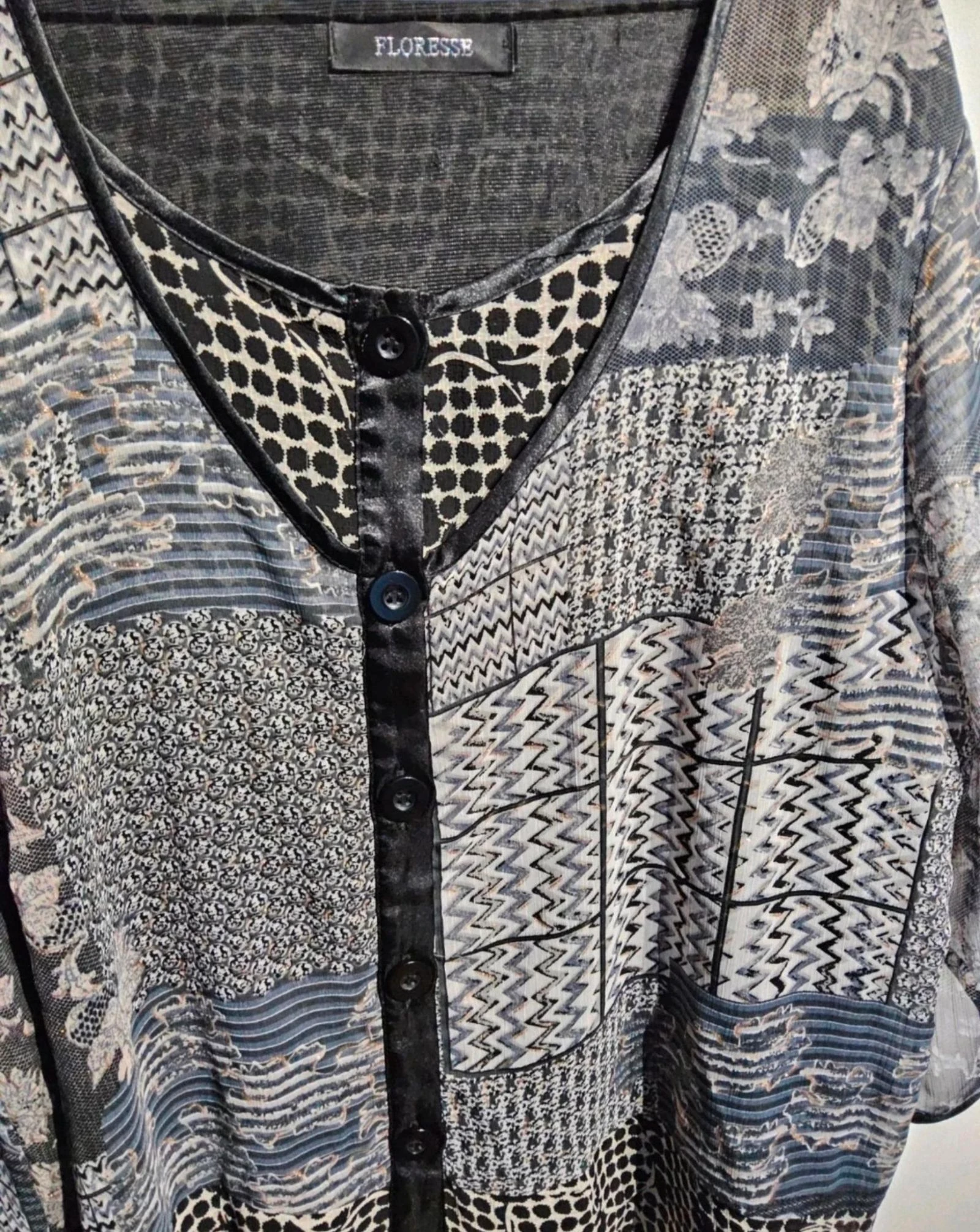 Pretty Floress patchwork-style black and white patterned blouse, original and elegant ♥️ – photo 2